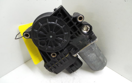 Audi A6 4B Avant Bj.01 Fensterhebermotor hinten links BOSCH 0130821784